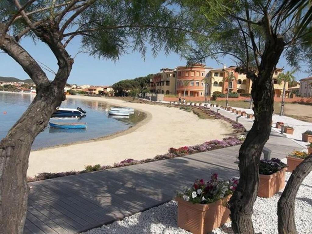 Hotel La Lampara Golfo Aranci Exterior photo
